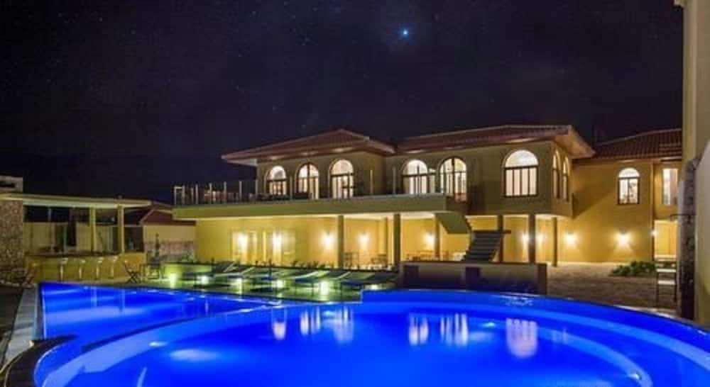 Grace Cafayate 호텔 외부 사진 The pool at the hotel