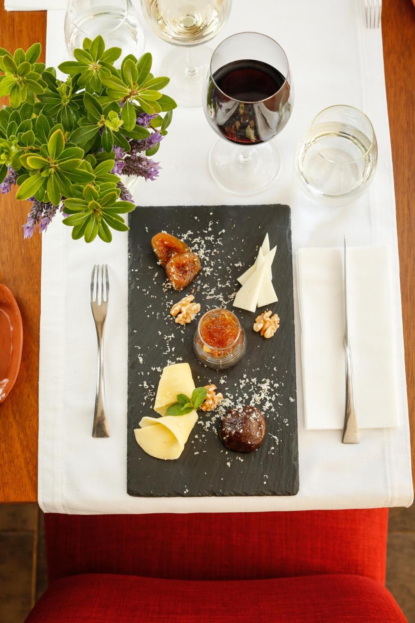 Grace Cafayate 호텔 외부 사진 A cheese platter