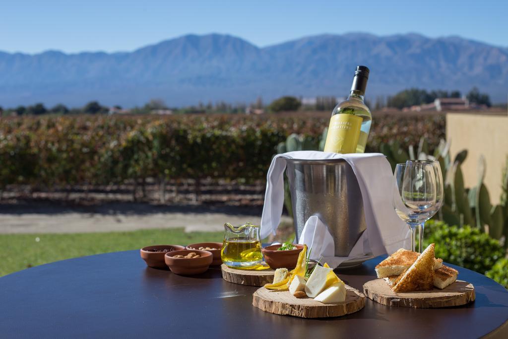 Grace Cafayate 호텔 외부 사진 A bottle of wine from the region